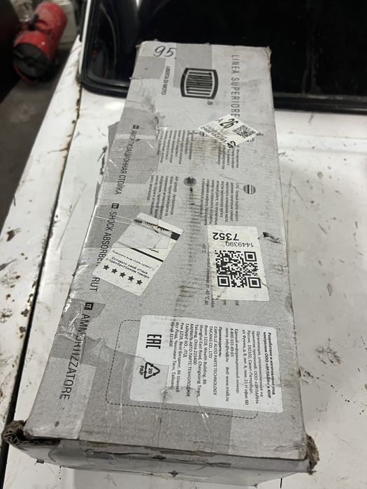 Продам 4 стойки на лада ларгус