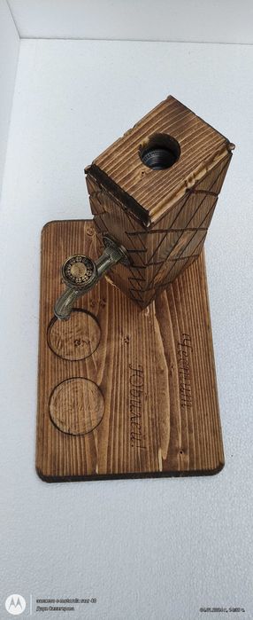 Дървен диспенсър за алкохол-ръчна изработка.