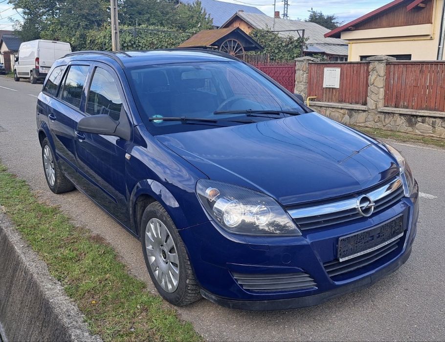 Vand bara spate Opel Astra H in stare buna / caroserie break / combi culoare albastru