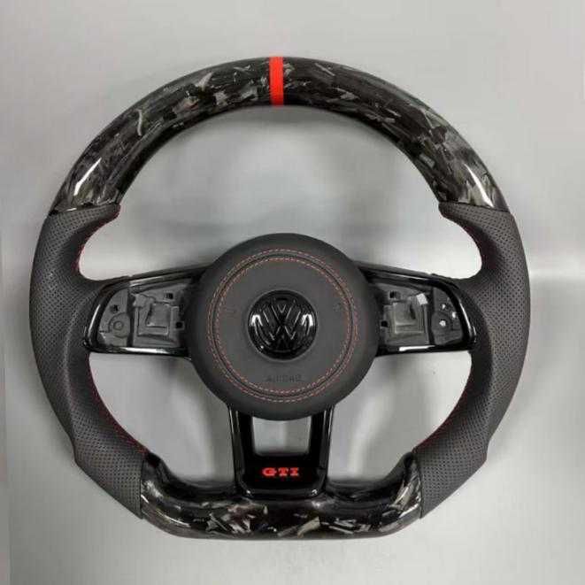 VW GTI спортен волан – forged карбон и кожа