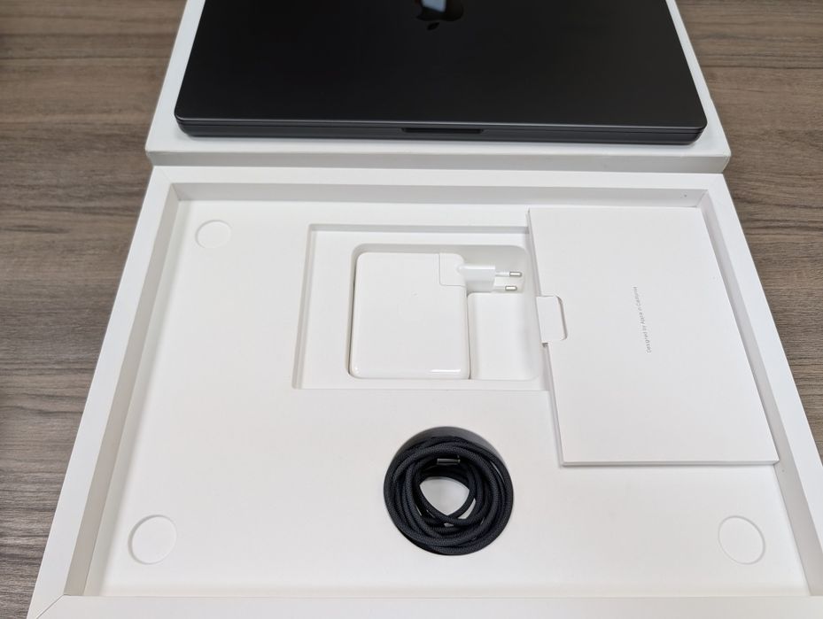 MacBook Pro M3 16 инча 18GB 2023 като нов. Батерия 99%