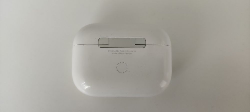 Продам оригинал кейс от  airpods pro