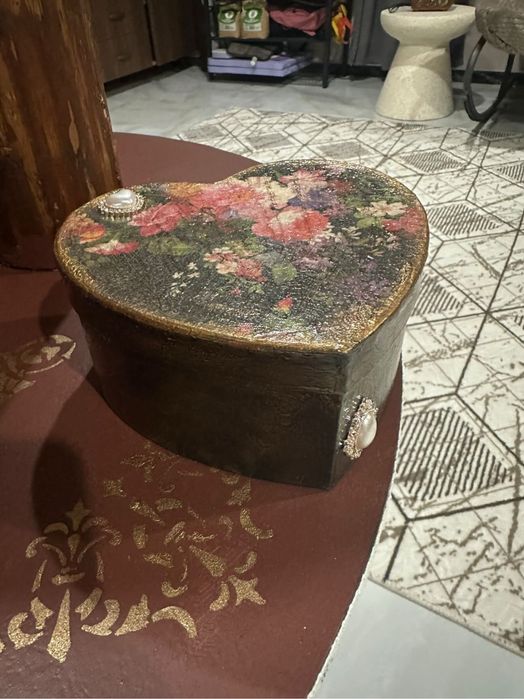 Кутийка във формата на сърце