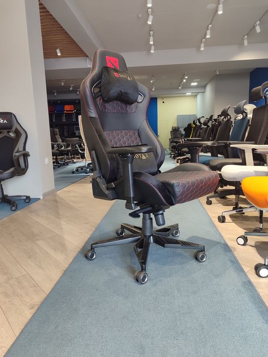 Компьютерное игровое геймерское кресло модель Cougar, Razer, Redline