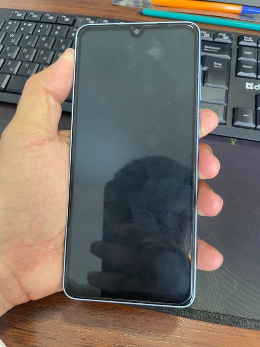 Samsung A33 sotiladi 
Pamiti 128 gb 
Aybi yoq 
Ideal 
Narxi 1 mln kami