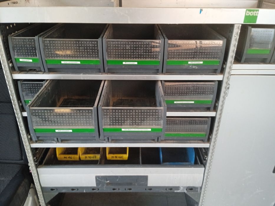 Инструментальный шкаф bott