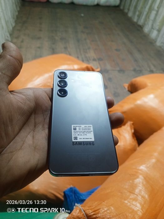 Самсунг с24    .