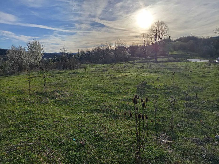 Продавам Парцел Троян