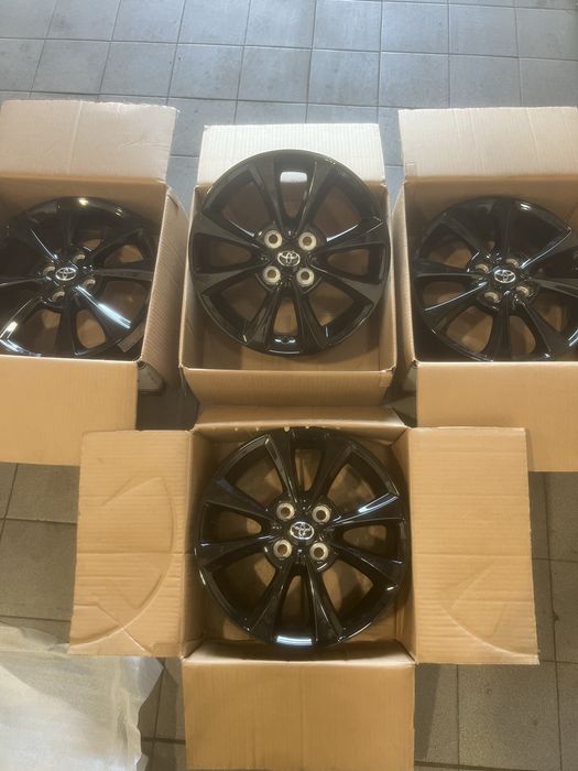 Toyota Yaris OEM джанти 15” 4x100 – Перфектно състояние