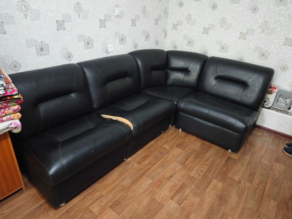 Угловой диван (3 секции), кожзам / экокожа, срочно