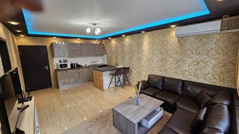 Елегантно обзаведен тристаен апартамент под под наем в Лазур!