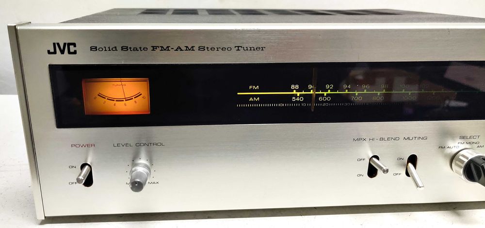 JVC VT 500 tuner vintage cu scala iesire variabila pt amplificator