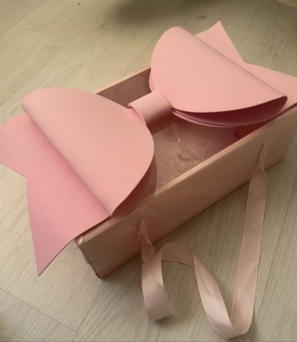 Подарочная коробка с бантом