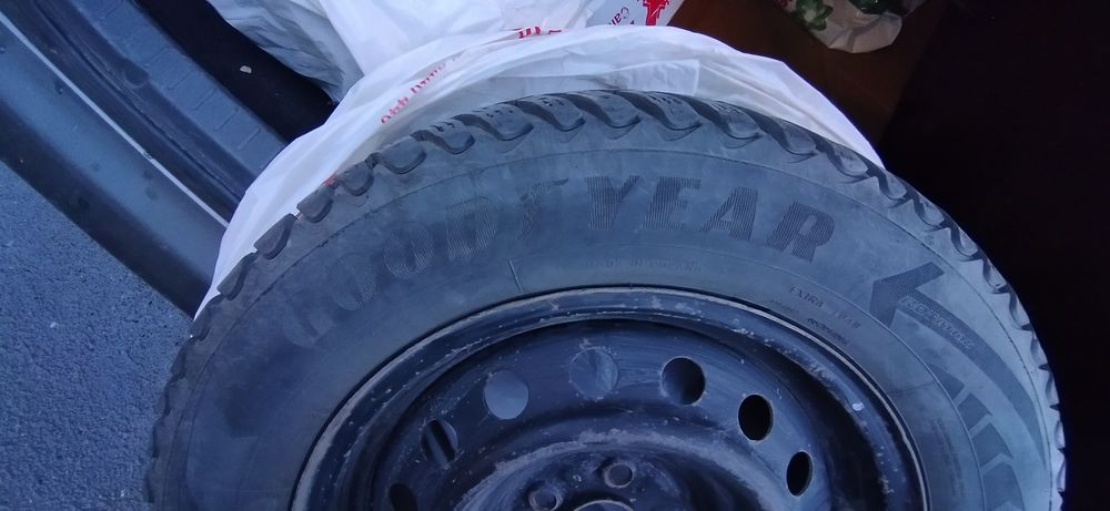 Продам резину с дисками 195/65r15 4шт