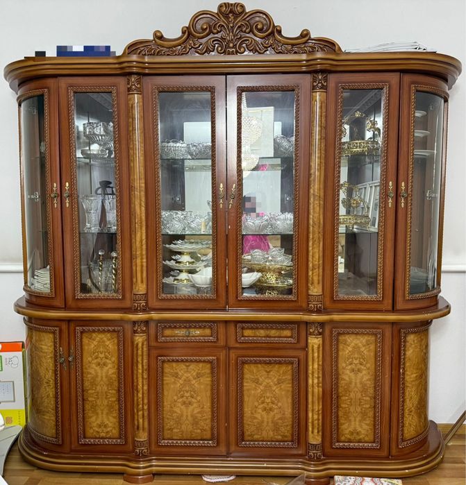 Горка для гостинной и Стол 4 метр со стульями 12 шт