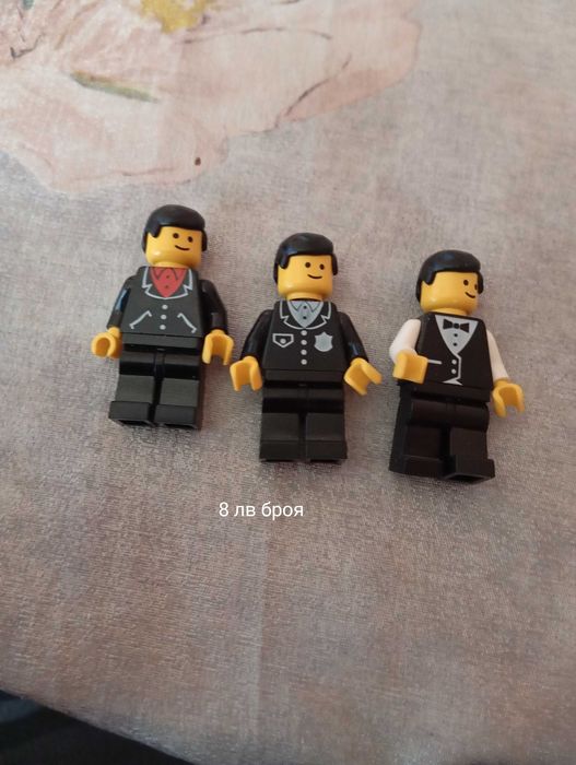 Продавам Лего стари фигурки