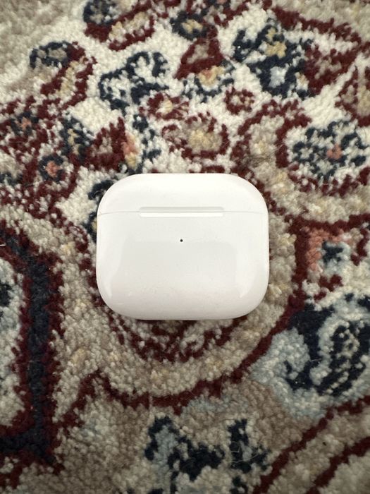 AirPods + zaryadnik usb narxini kelishamiz