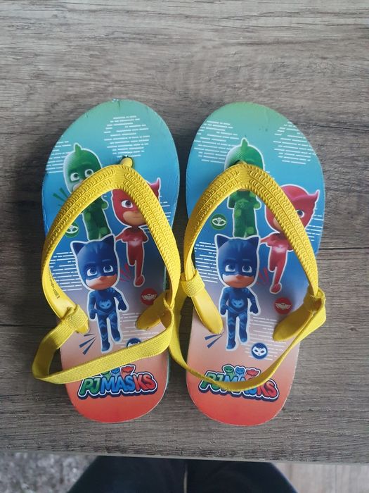 Papuci cu Eroii în pijama