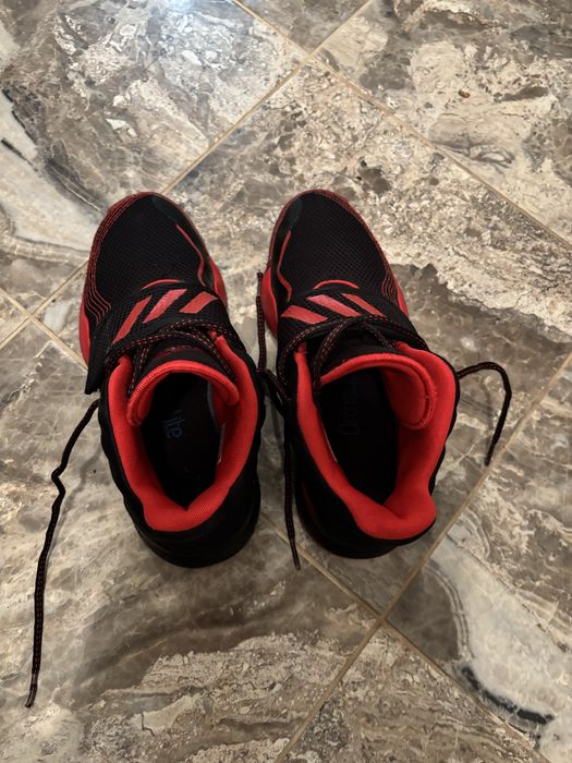 Спортни Adidas обувки