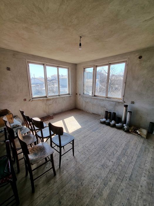 1650-Продава се къща подходяща за две семейства в село Гецово