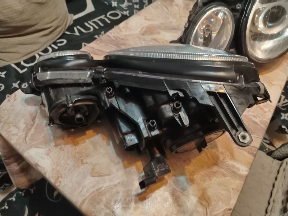 Продават се Фарове