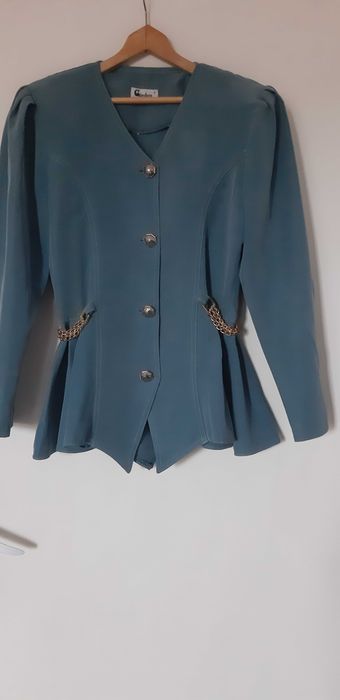 Дамски маслено зелен костюм