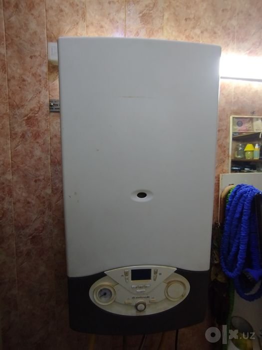 Продается двухконтурный газовый котел Ariston.