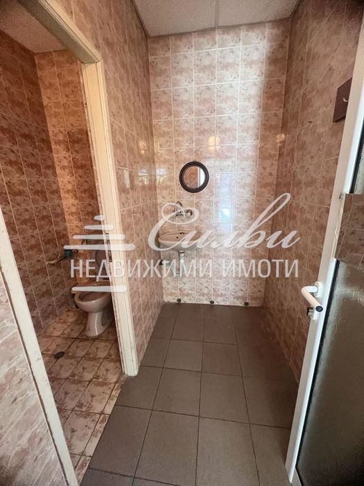 Дава се под наем Магазин в Шумен, Център - 50 кв.м за 382.5 € - Снимка #2