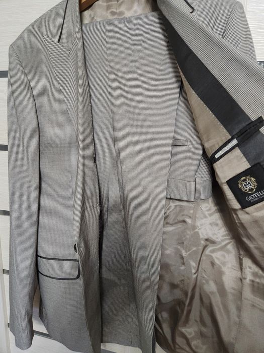 Продам молодежный костюм