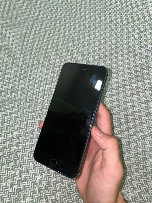 Iphone 8+ sotiladi 100$