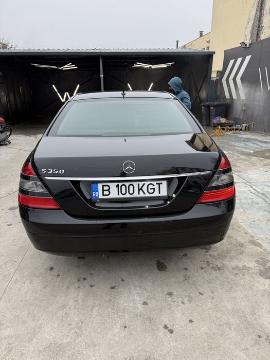 Mercedes-Benz S-Class 350L , fost automobil corp diplomatic .