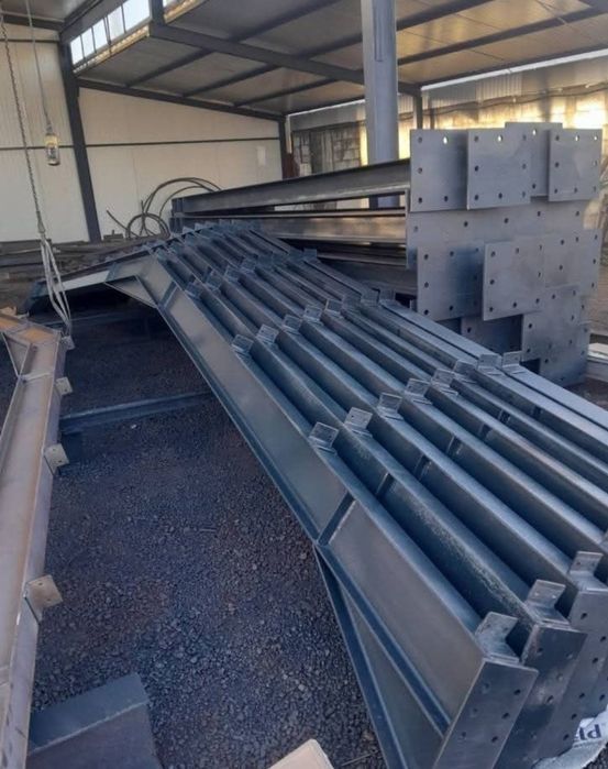 Vindem hale metalicie  15 lungime  8. Deschidere. 4  la strasna