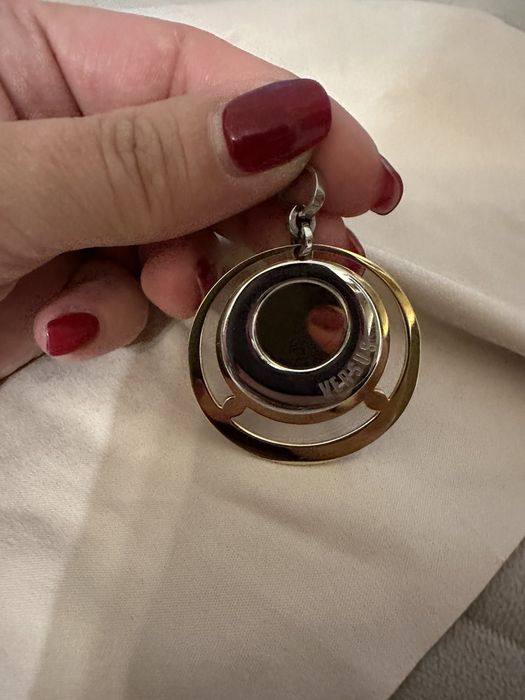 Маркова висулка Versus