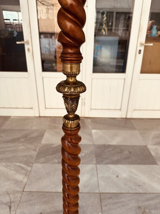 Италианска винтидж закачалка от масивно дърво и месинг