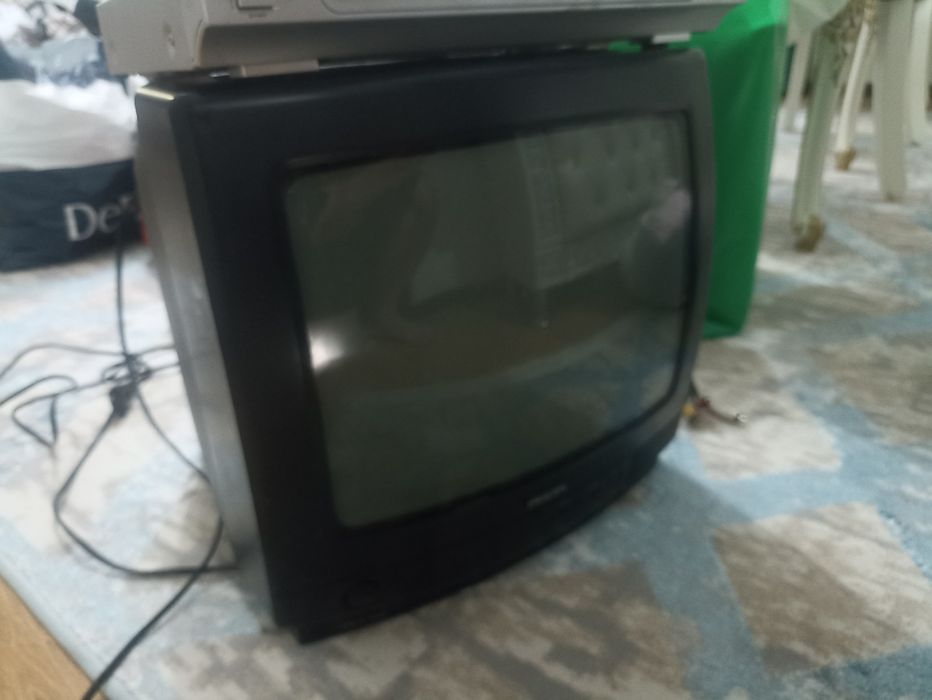Телевизор вместе с DVD в отличном состоянии.