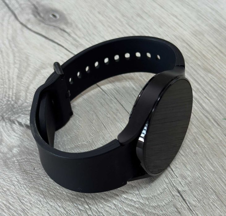 Продавам Samsung Galaxy Watch4 44mm
