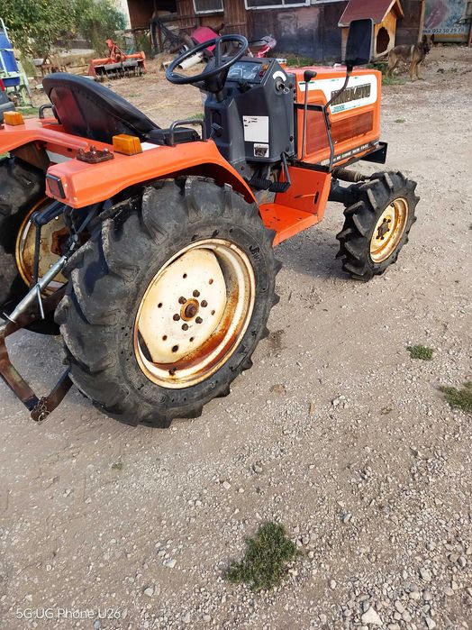 Hinomoto N200 – Японски компактен трактор