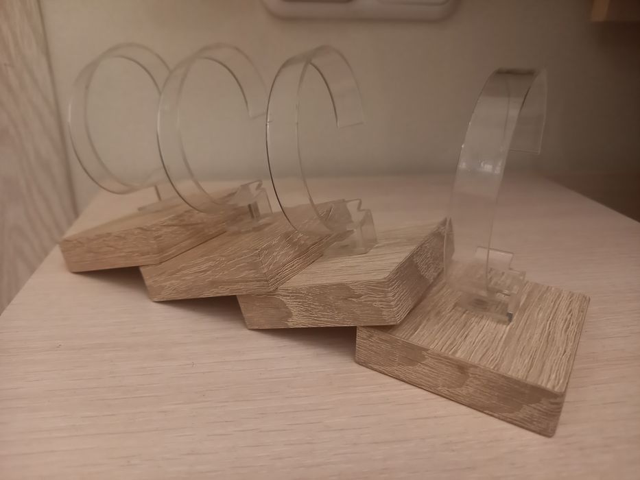 Подставки для часов.