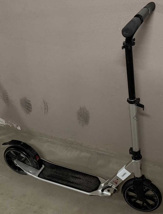Vand 3 trotinete pentru copii si una pentru adulti 100 lei bucata