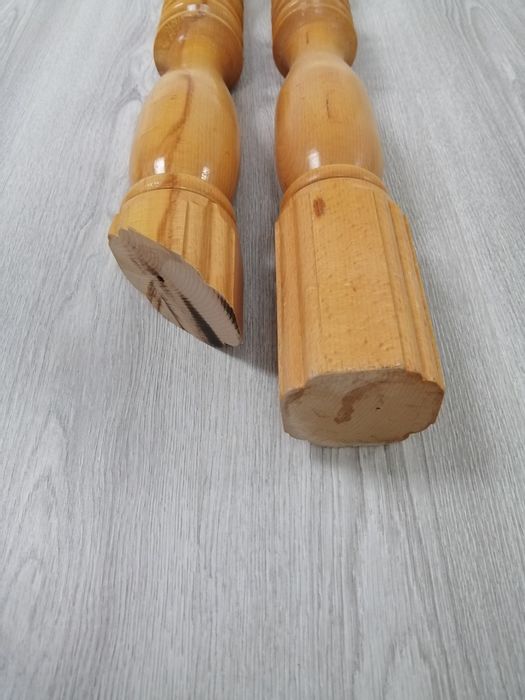 Vând stâlpi (baluștri) lemn stejar