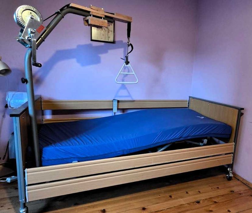 Електрическо болнично легло