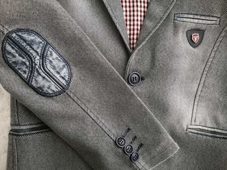 Vând sacou mărimea 140