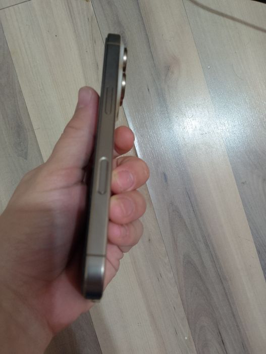 iPhone 16 pro  память 256гб