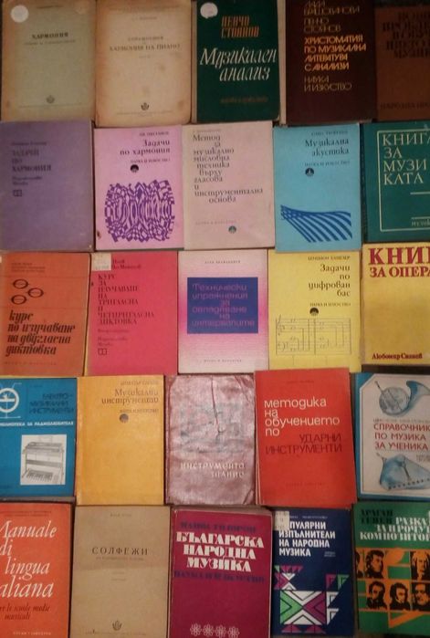 Музикална / нотна литература:  солфеж, пеене–класика, хор, поп и джаз