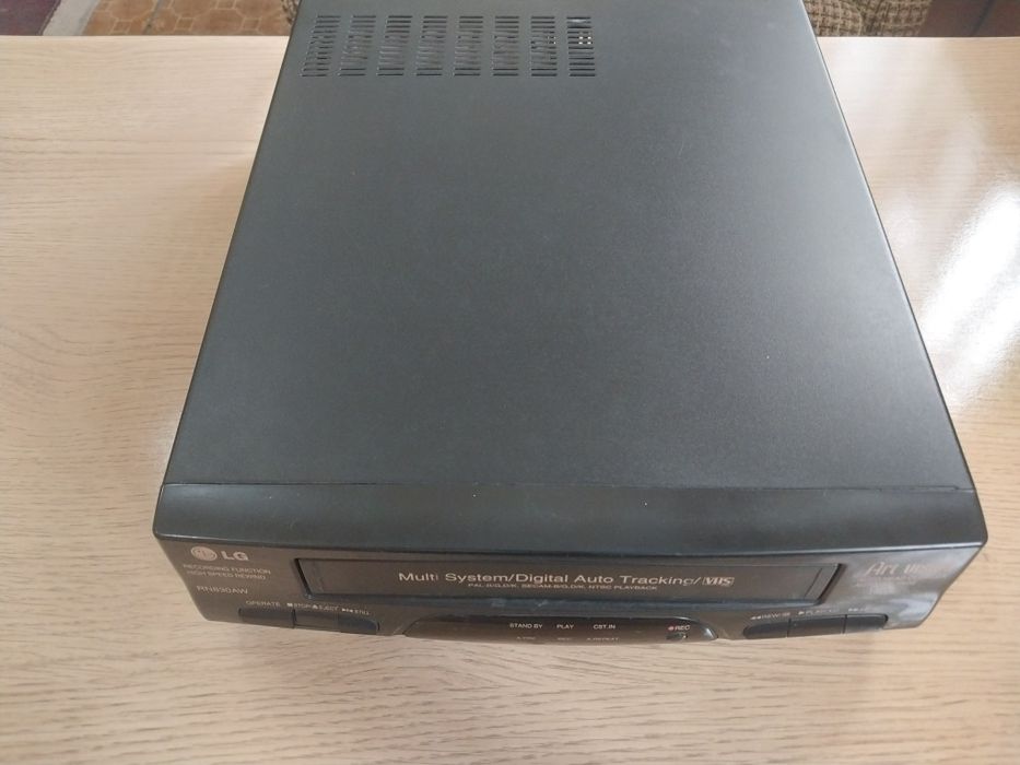 LG RN830AW VHS videomagnitofon sotiladi
LG RN830AW original VHS videom