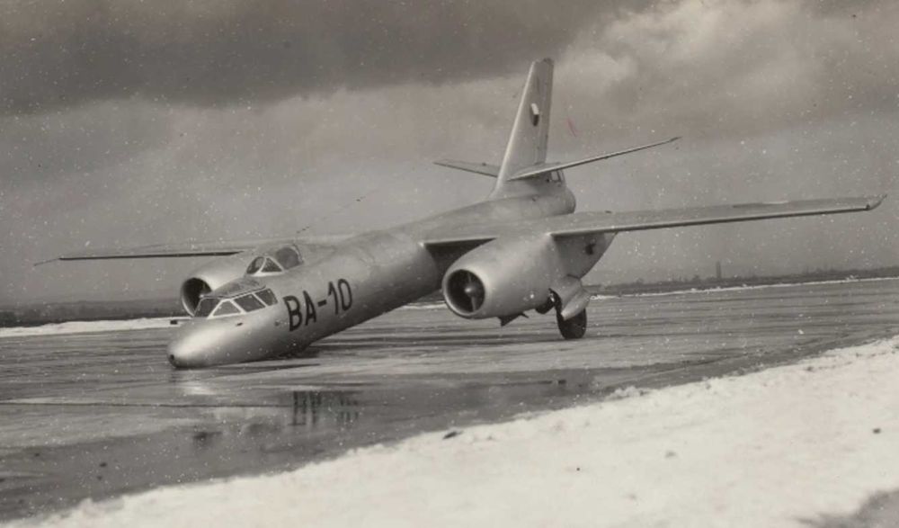 сборная модель самолёта ИЛ-28у Раритет Чехия клей и краски в подарок!