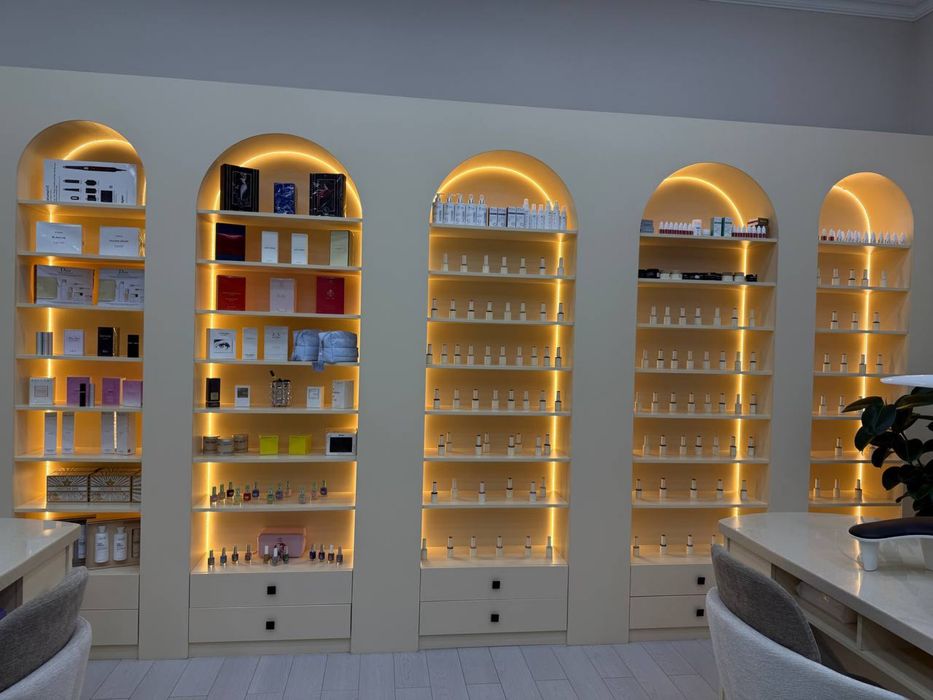 Продается шкаф для салона красоты ( мебель для салона красоты)