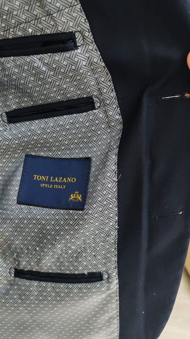 Продаются темно синий костюм