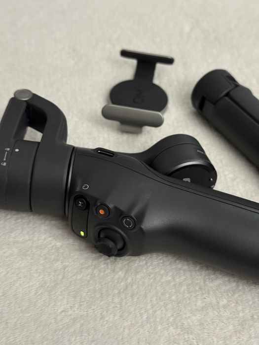DJI Osmo Mobile 6 Gimbal Stabilizare Telefon + Trepied + Cutie | Ca nou