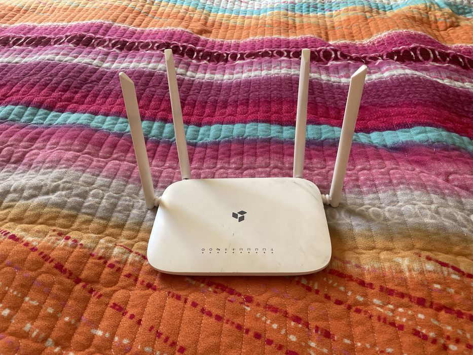 продам роутер модель на корпусе написано